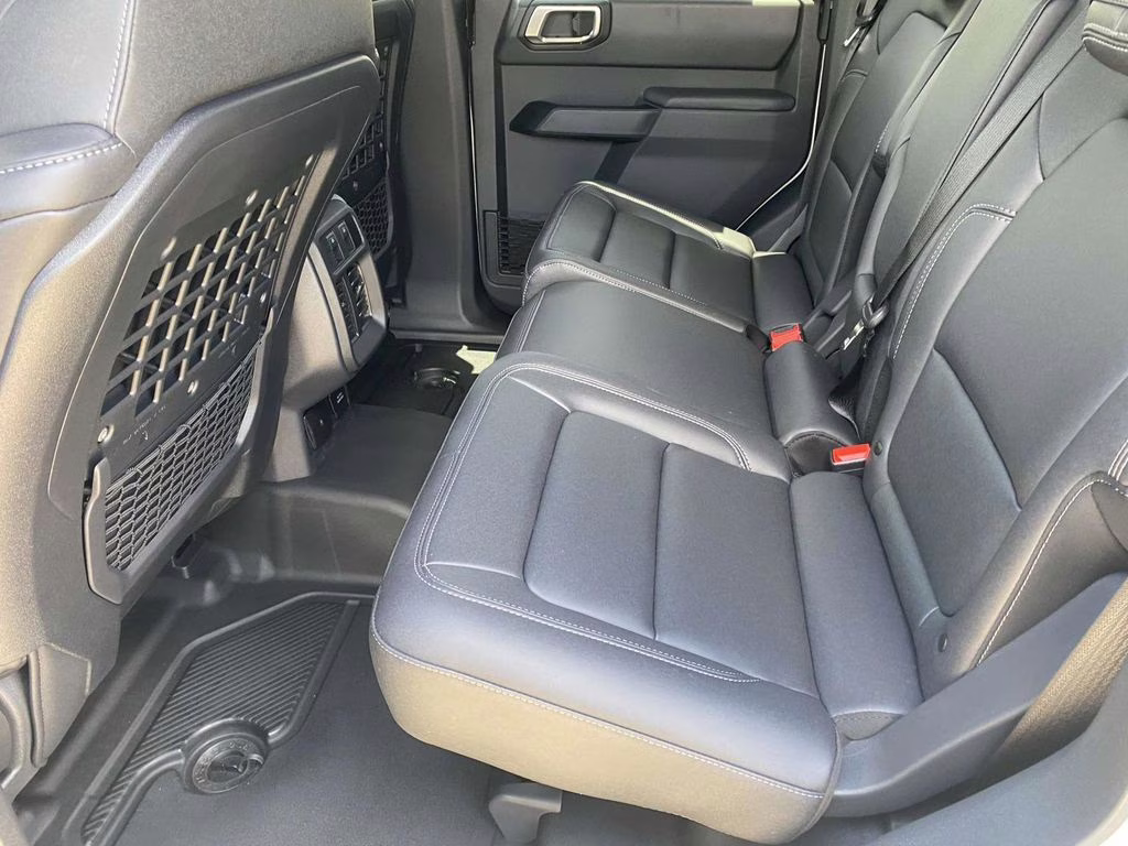 2025 Oxford White Ford Bronco Big Bend 4X4 SUV