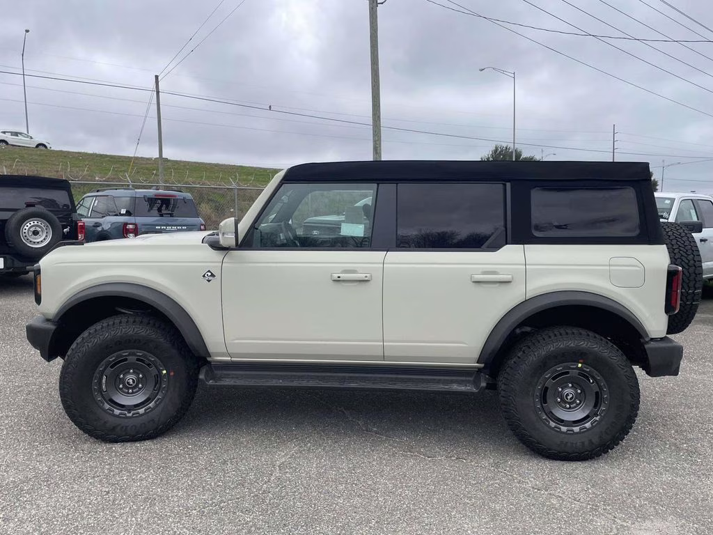 2025 Desert Sand Ford Bronco Outer Banks 4X4 SUV