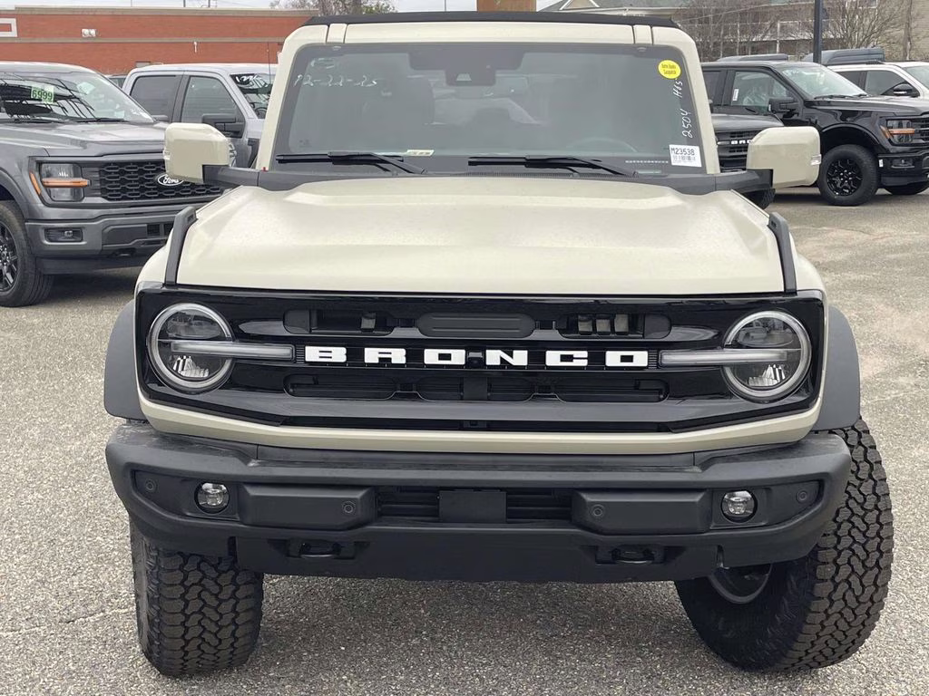2025 Desert Sand Ford Bronco Outer Banks 4X4 SUV