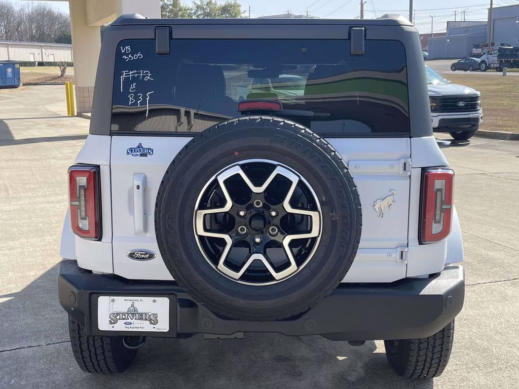 2025 Oxford White Ford Bronco Outer Banks 4X4 SUV