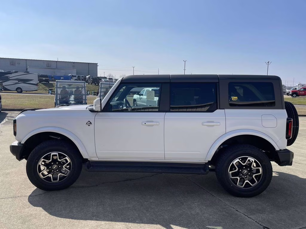 2025 Oxford White Ford Bronco Outer Banks 4X4 SUV