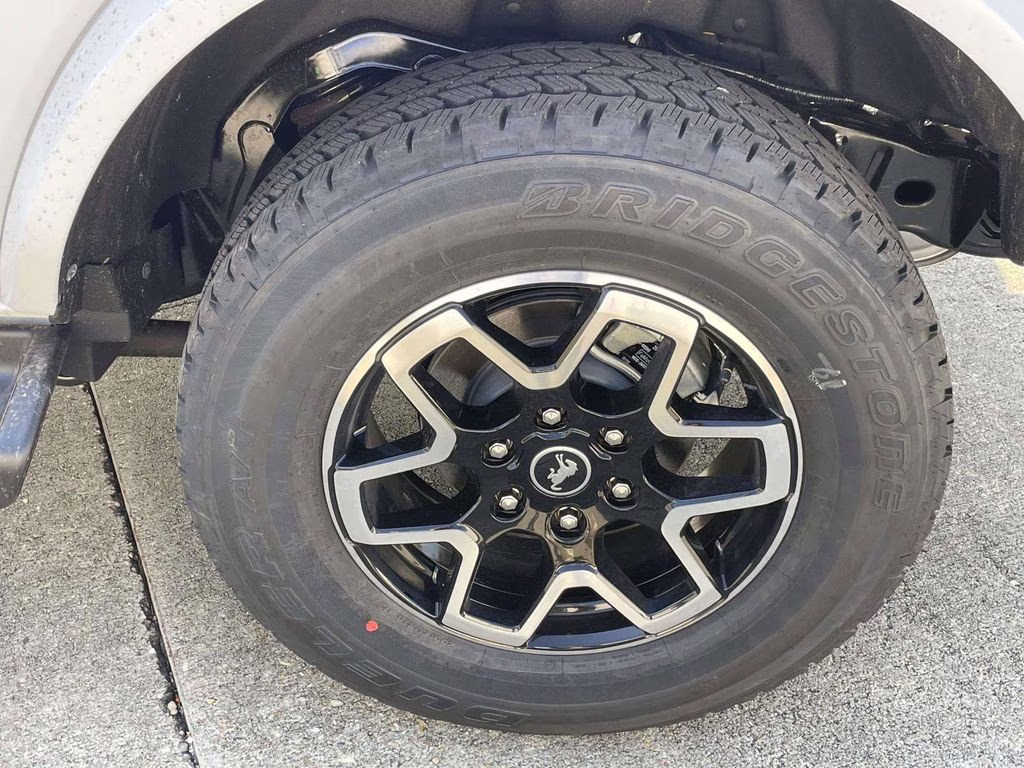 2025 Oxford White Ford Bronco Outer Banks 4X4 SUV