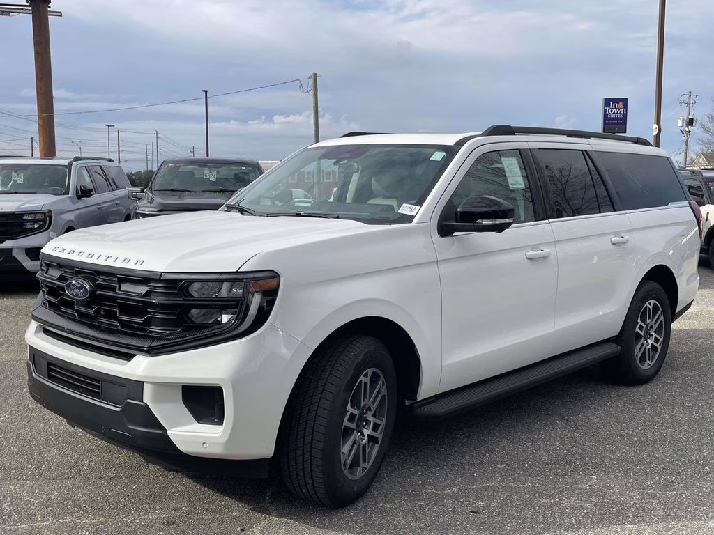 2026 Star White Metallic Tri-Coat Ford Expedition Max Active RWD SUV