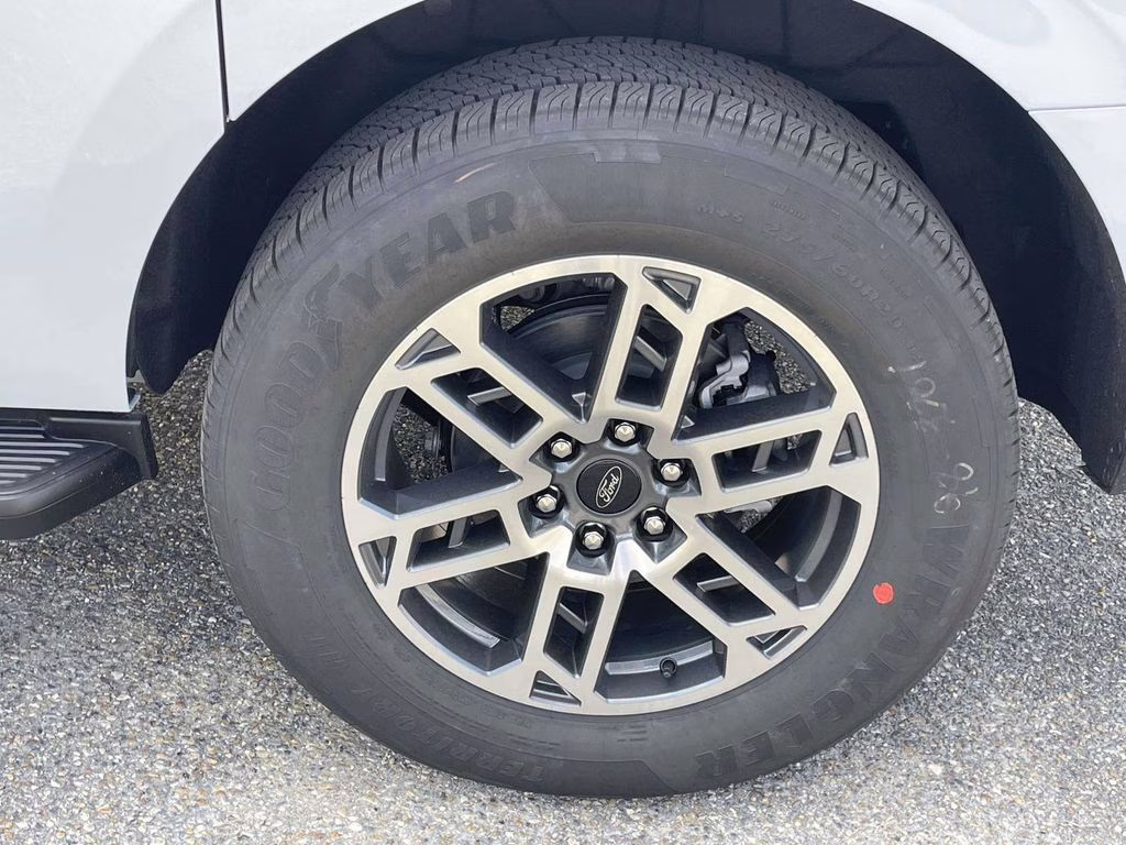 2026 Space Silver Metallic Ford Expedition Max Active RWD SUV