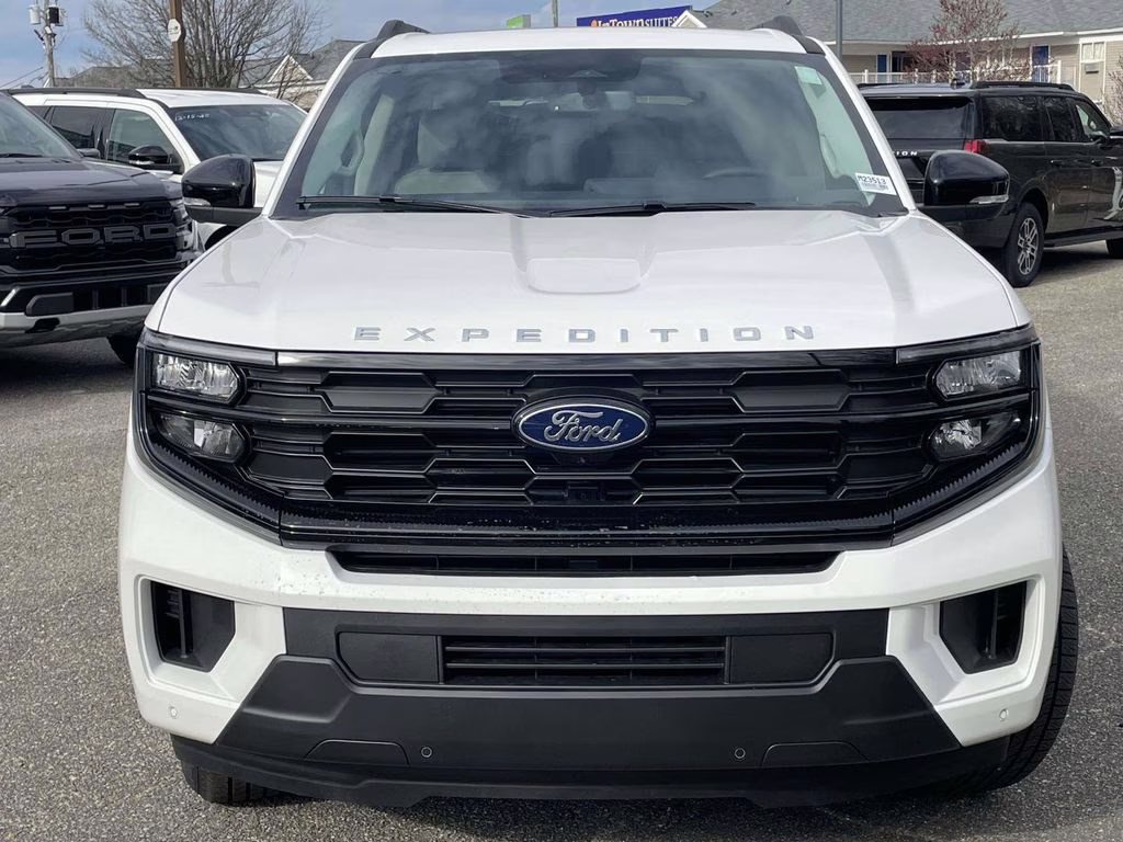 2026 Star White Metallic Tri-Coat Ford Expedition Max Active RWD SUV