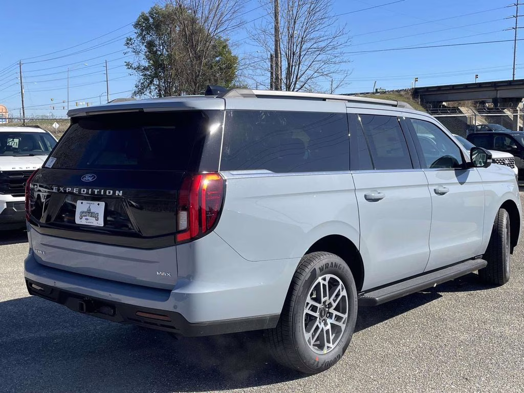 2026 Glacier Gray Metallic Tri-Coat Ford Expedition Max Active RWD SUV