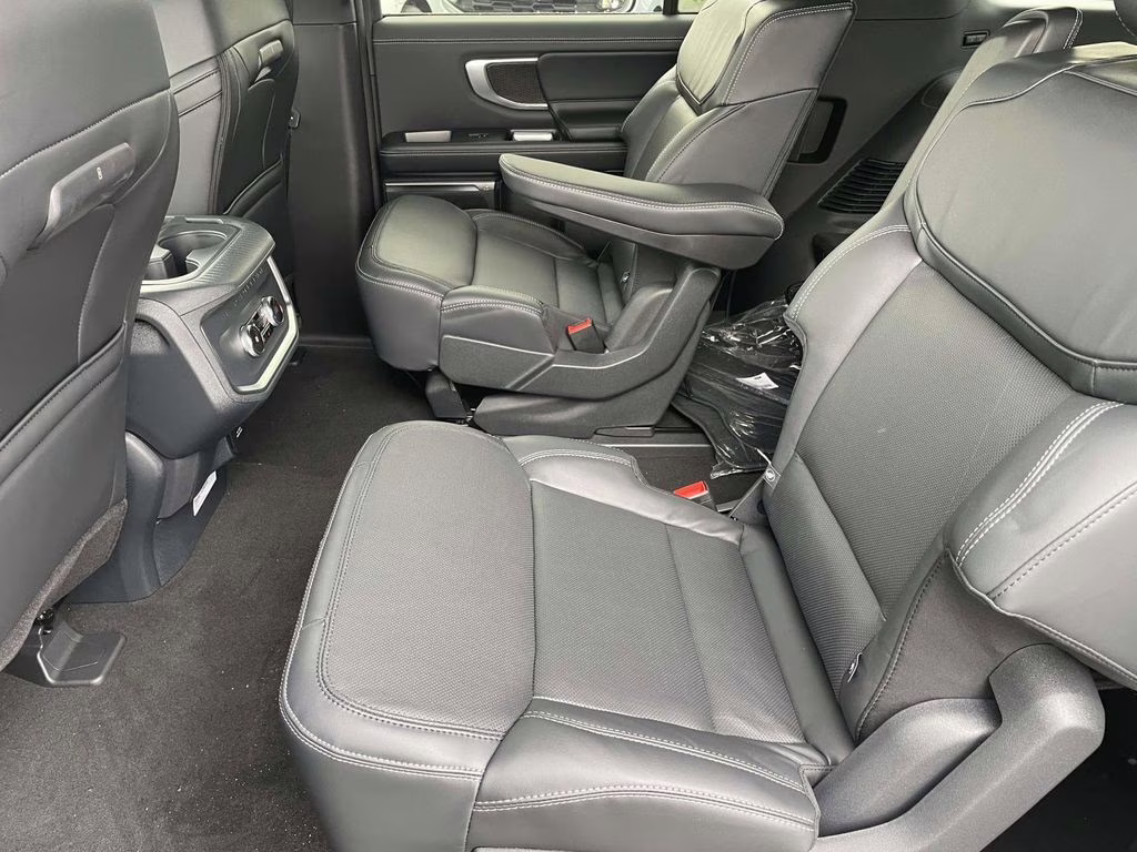 2025 Star White Metallic Tri-Coat Ford Expedition Max Platinum 4X4 SUV