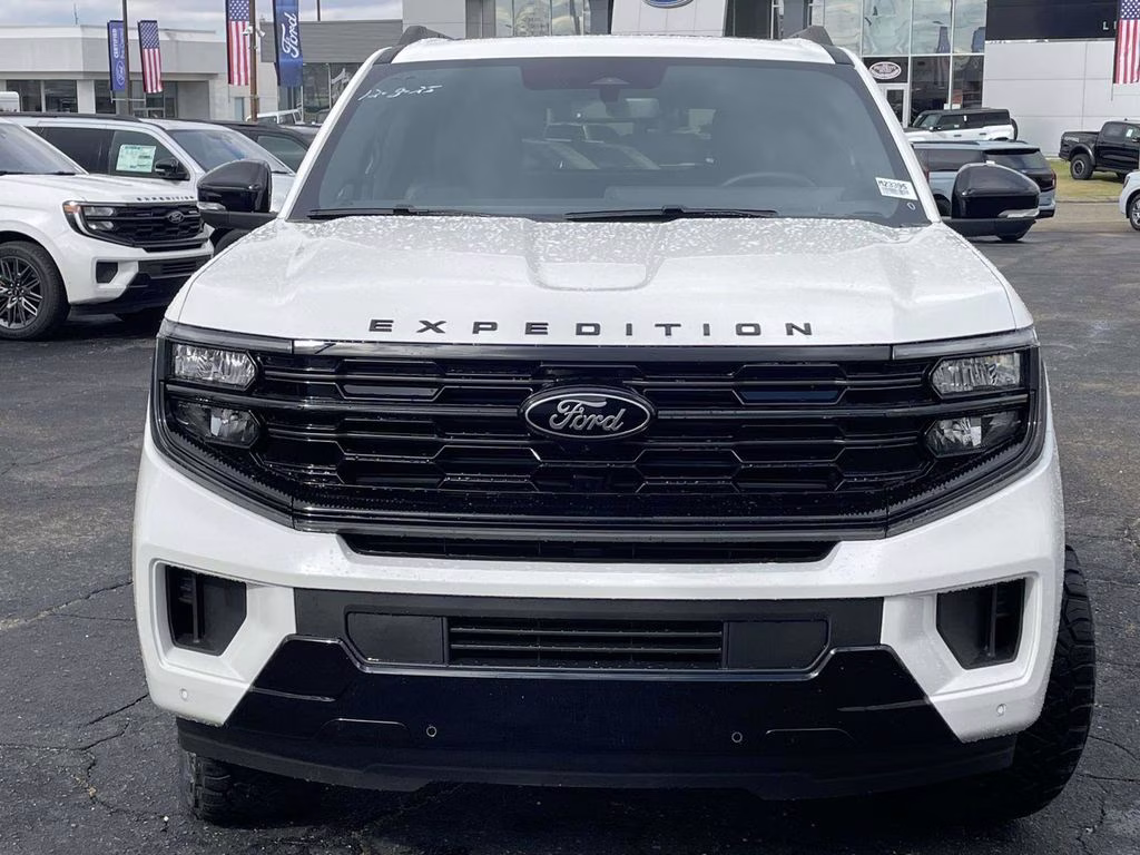 2025 Star White Metallic Tri-Coat Ford Expedition Max Platinum 4X4 SUV