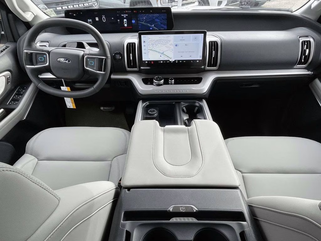 2026 Star White Metallic Tri-Coat Ford Expedition Active RWD SUV