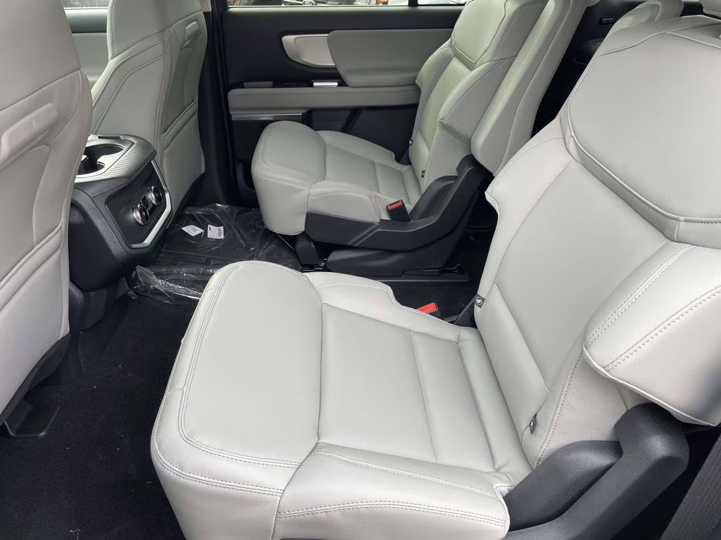 2026 Star White Metallic Tri-Coat Ford Expedition Active RWD SUV