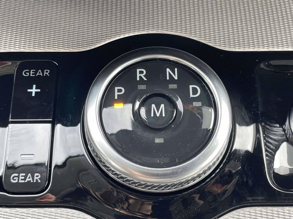 2026 Star White Metallic Tri-Coat Ford Expedition Active RWD SUV