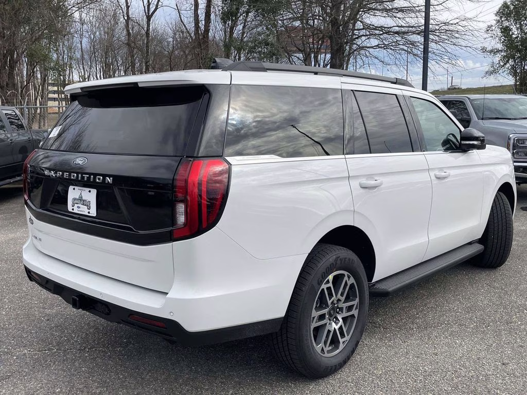2026 Star White Metallic Tri-Coat Ford Expedition Active RWD SUV
