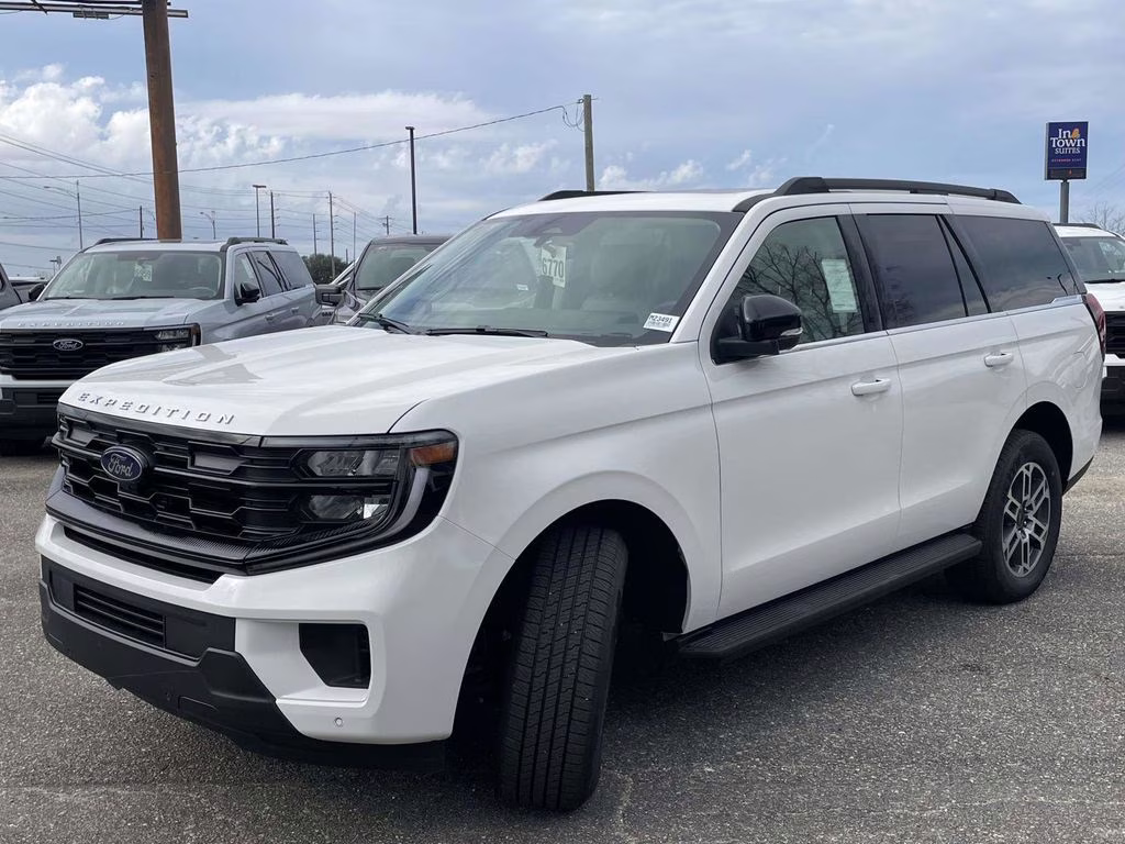 2026 Star White Metallic Tri-Coat Ford Expedition Active RWD SUV