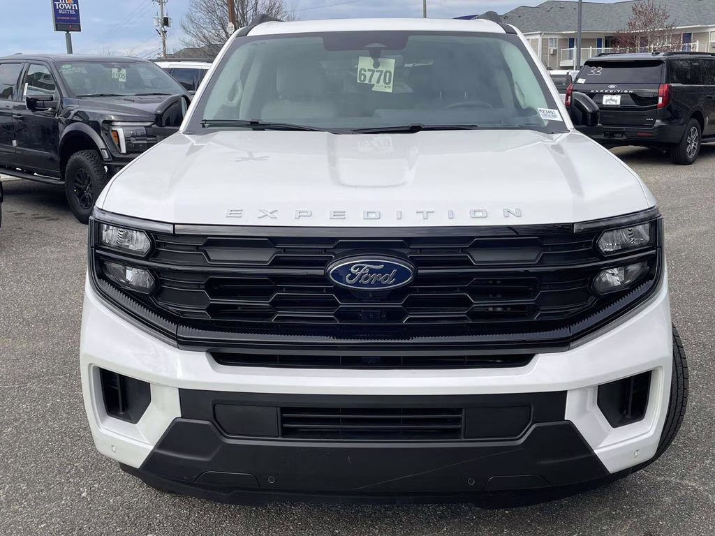 2026 Star White Metallic Tri-Coat Ford Expedition Active RWD SUV