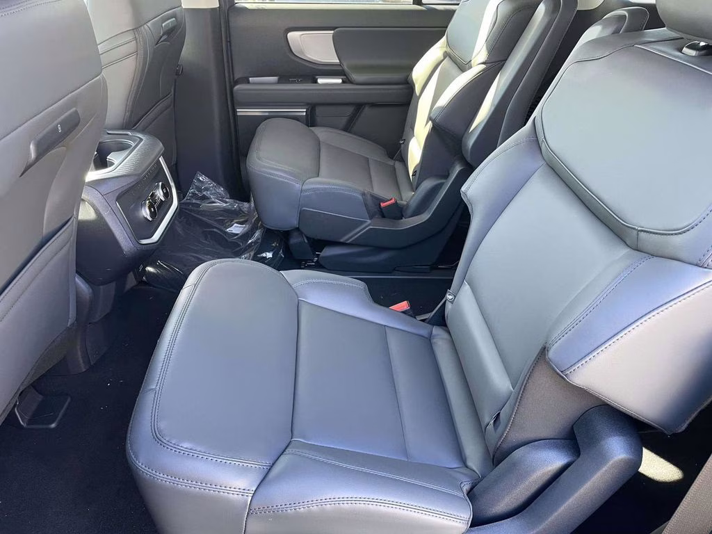 2026 Glacier Gray Metallic Tri-Coat Ford Expedition Active RWD SUV