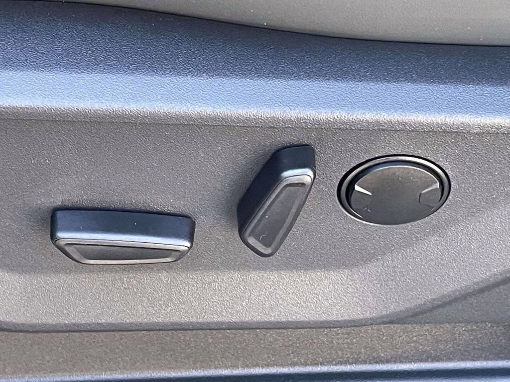 2026 Glacier Gray Metallic Tri-Coat Ford Expedition Active RWD SUV