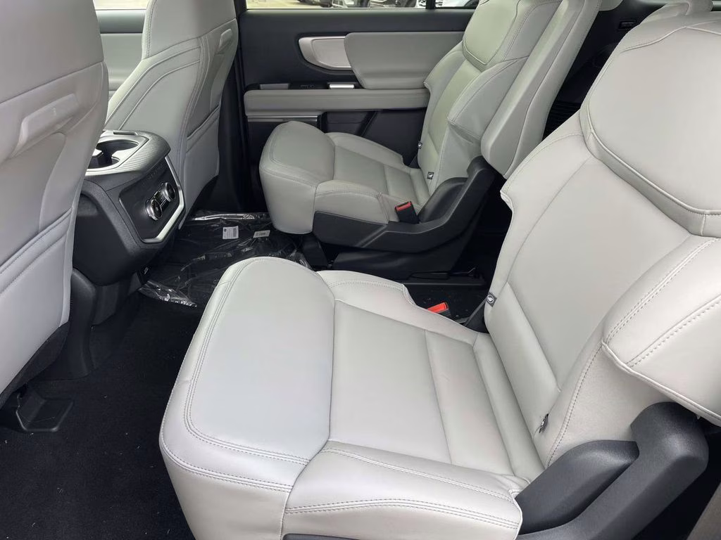 2026 Star White Metallic Tri-Coat Ford Expedition Active RWD SUV