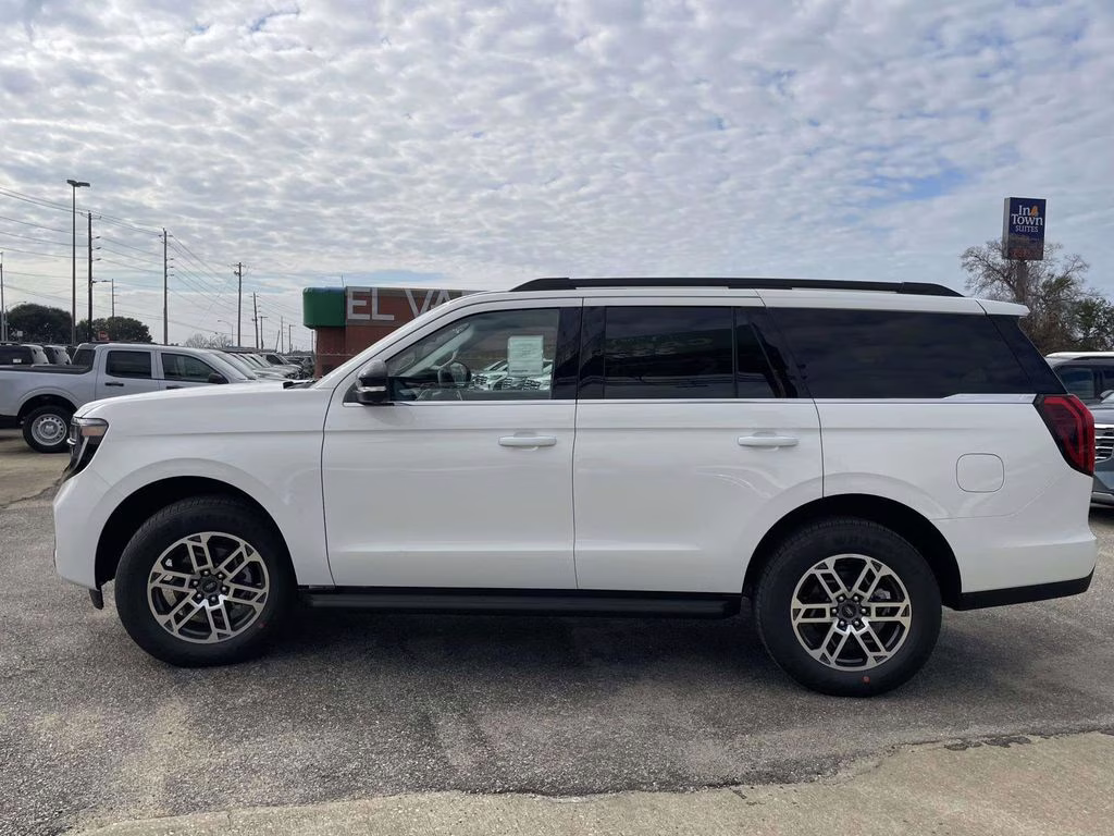 2026 Star White Metallic Tri-Coat Ford Expedition Active RWD SUV