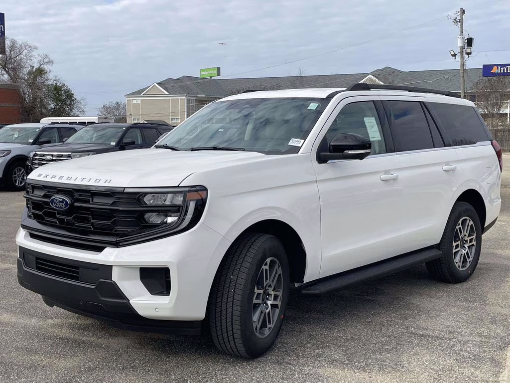 2026 Star White Metallic Tri-Coat Ford Expedition Active RWD SUV
