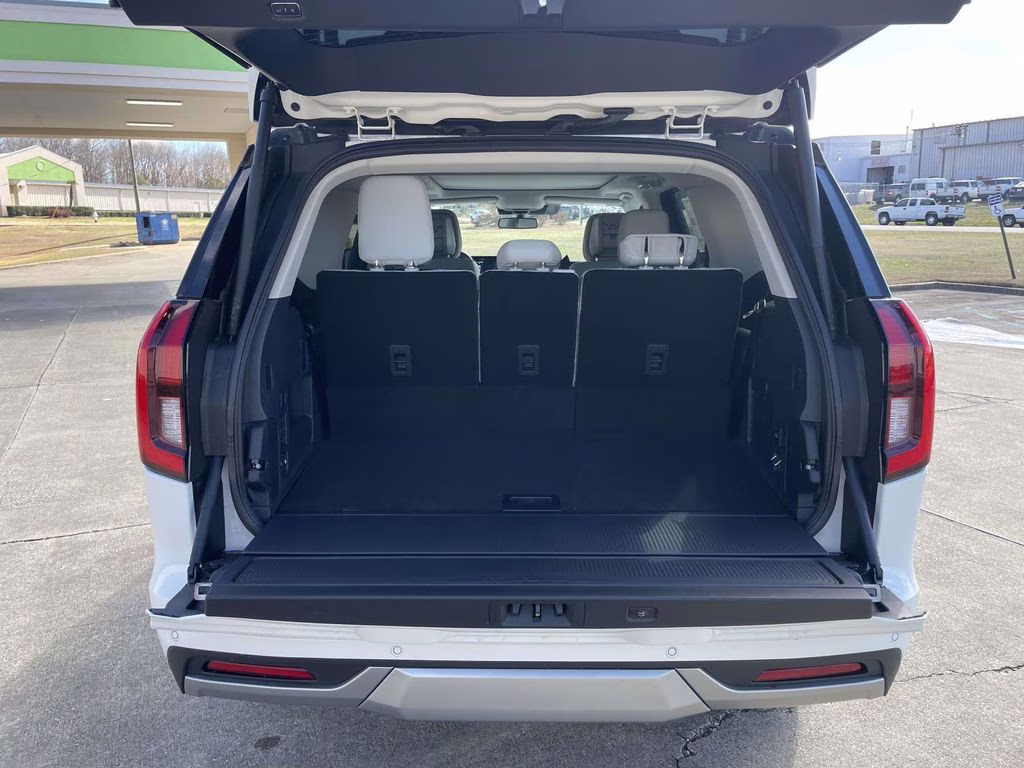 2026 Star White Metallic Tri-Coat Ford Expedition Platinum 4X4 SUV