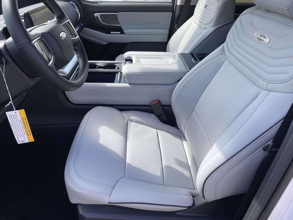 2026 Star White Metallic Tri-Coat Ford Expedition Platinum 4X4 SUV