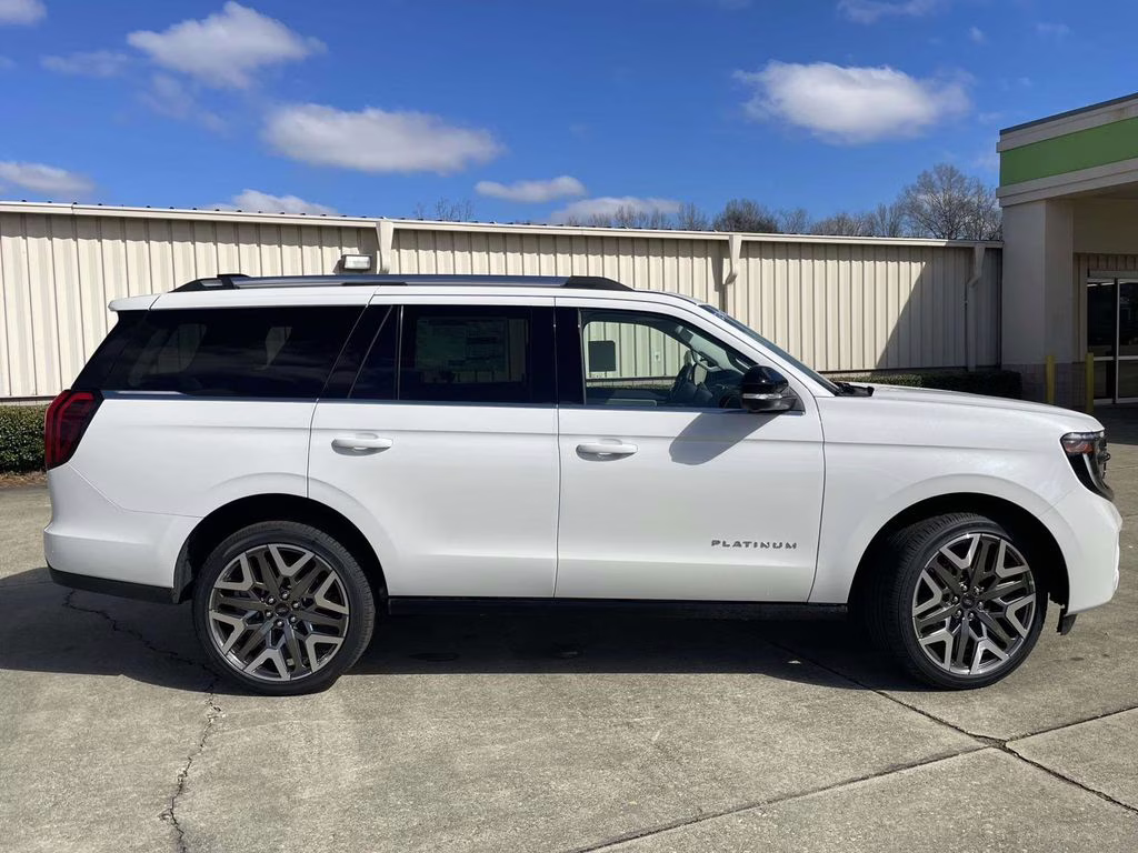 2026 Star White Metallic Tri-Coat Ford Expedition Platinum 4X4 SUV