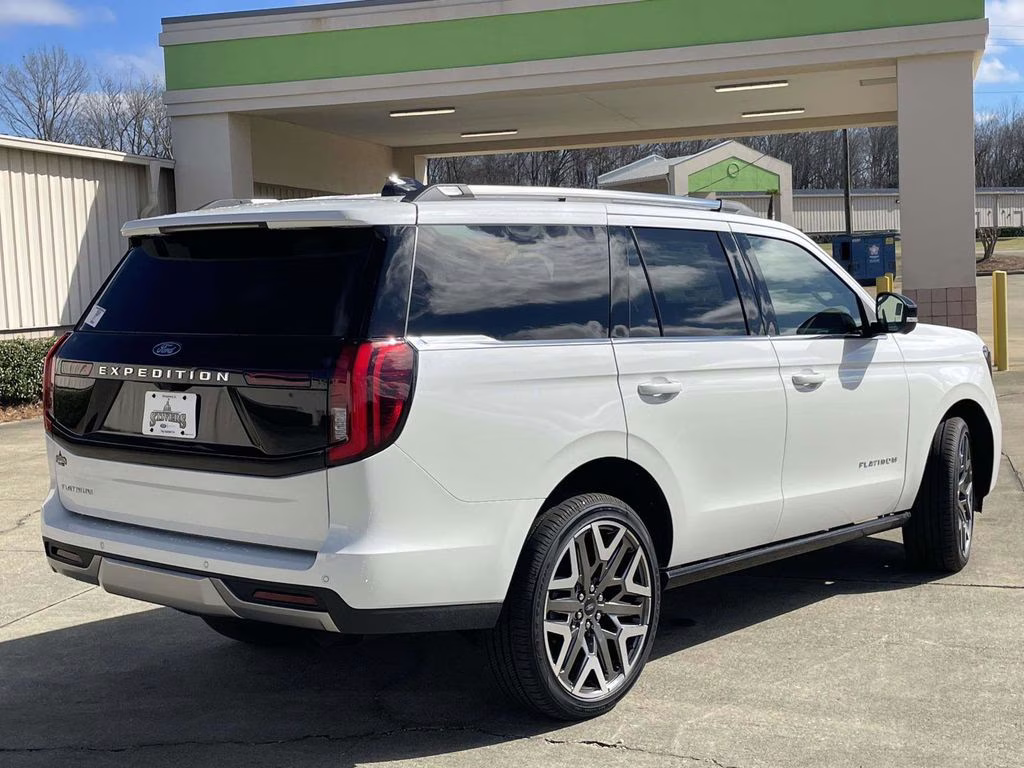 2026 Star White Metallic Tri-Coat Ford Expedition Platinum 4X4 SUV