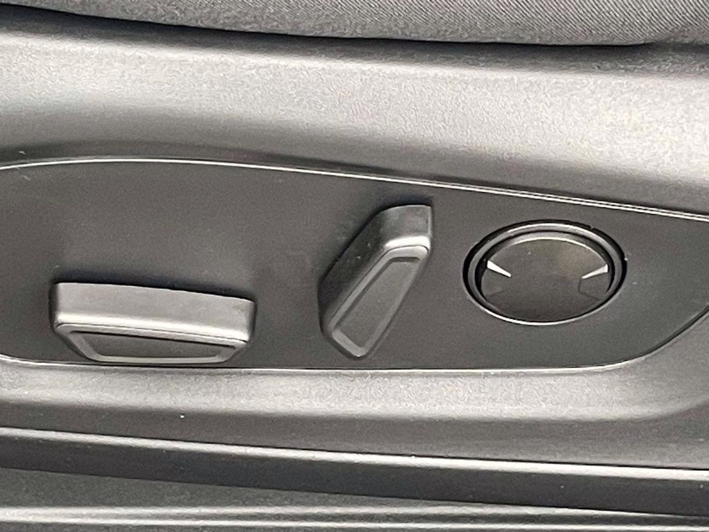 2026 Star White Metallic Tri-Coat Ford Explorer Active RWD SUV