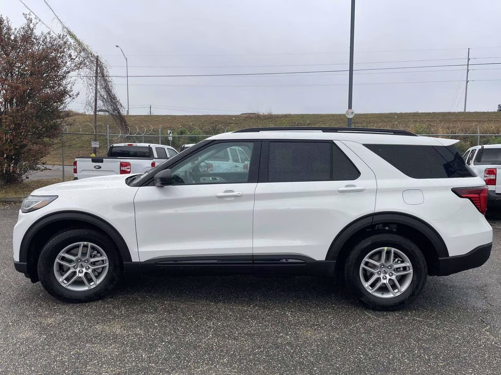 2026 Star White Metallic Tri-Coat Ford Explorer Active RWD SUV