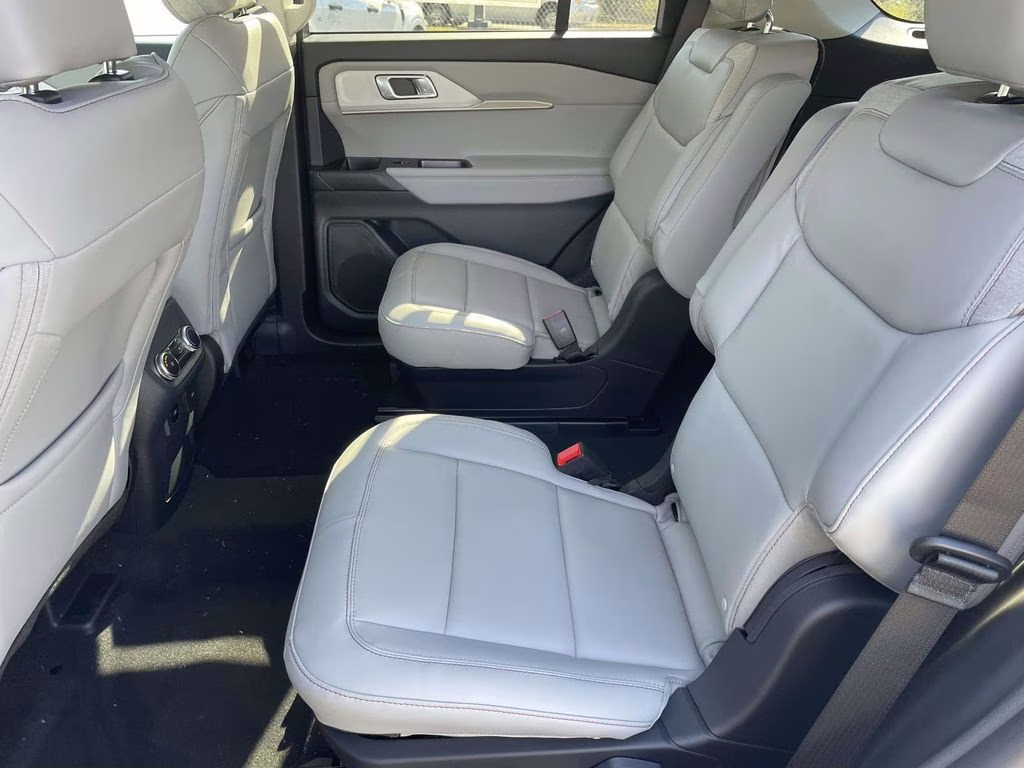 2026 Star White Metallic Tri-Coat Ford Explorer Active RWD SUV