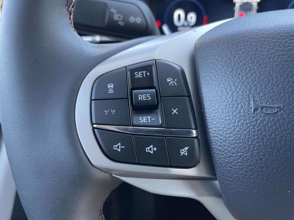 2026 Star White Metallic Tri-Coat Ford Explorer Active RWD SUV