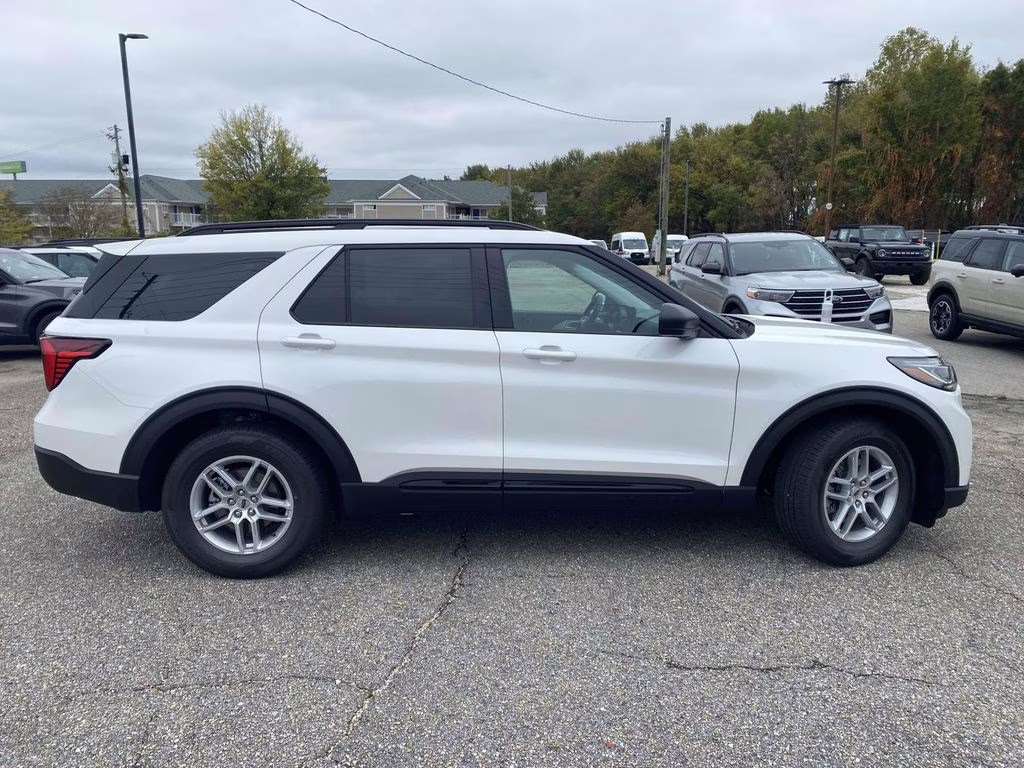 2026 Star White Metallic Tri-Coat Ford Explorer Active RWD SUV