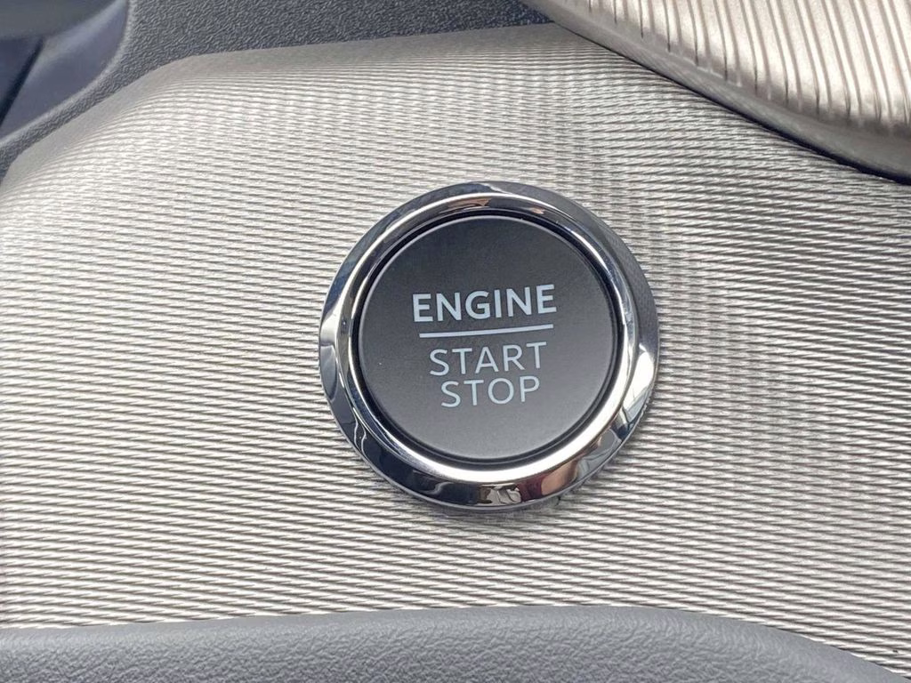 2026 Star White Metallic Tri-Coat Ford Explorer Active RWD SUV