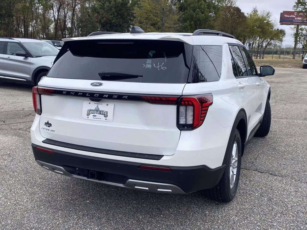 2026 Star White Metallic Tri-Coat Ford Explorer Active RWD SUV