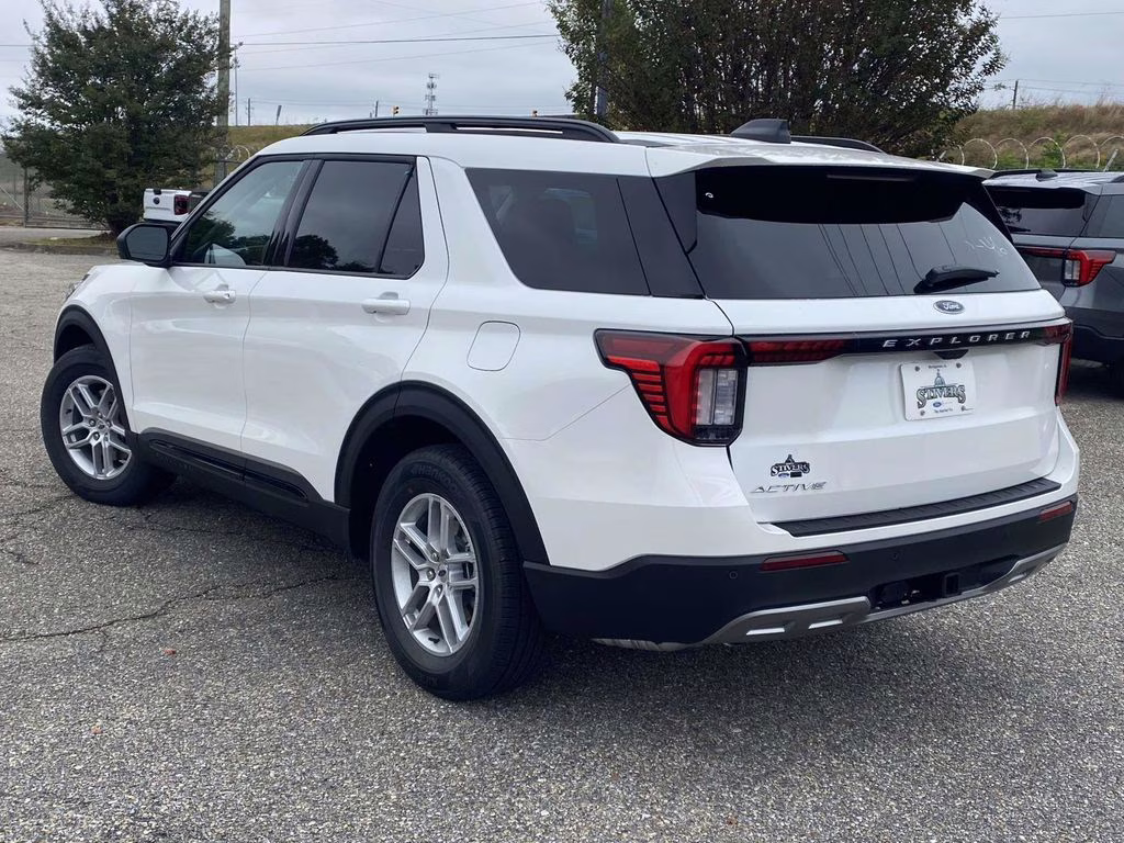 2026 Star White Metallic Tri-Coat Ford Explorer Active RWD SUV