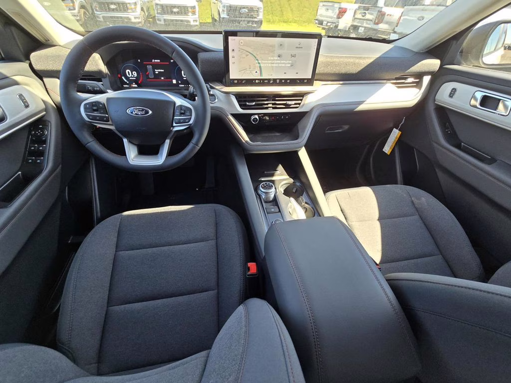 2025 Star White Metallic Tri-Coat Ford Explorer Active RWD SUV