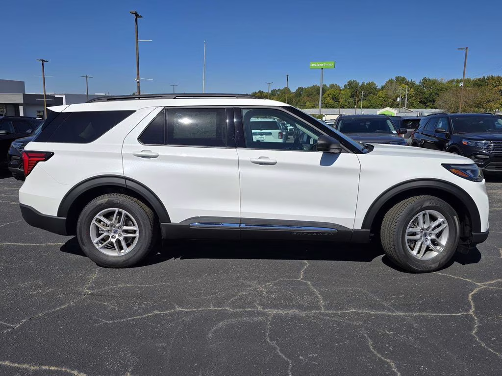 2025 Star White Metallic Tri-Coat Ford Explorer Active RWD SUV