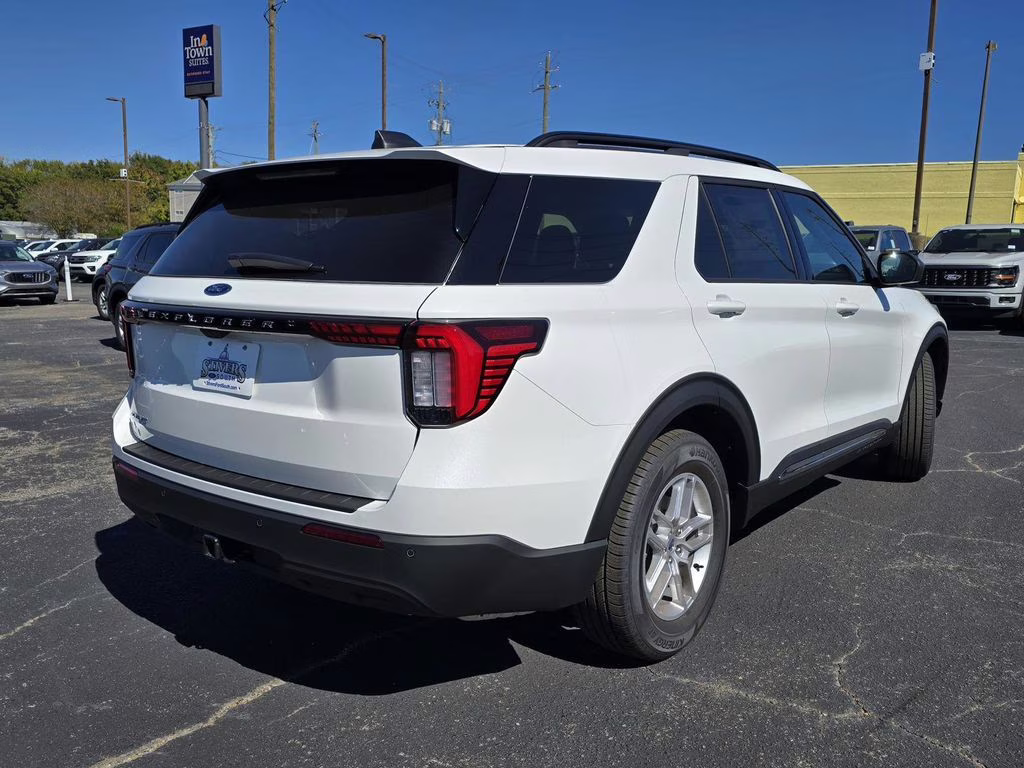 2025 Star White Metallic Tri-Coat Ford Explorer Active RWD SUV