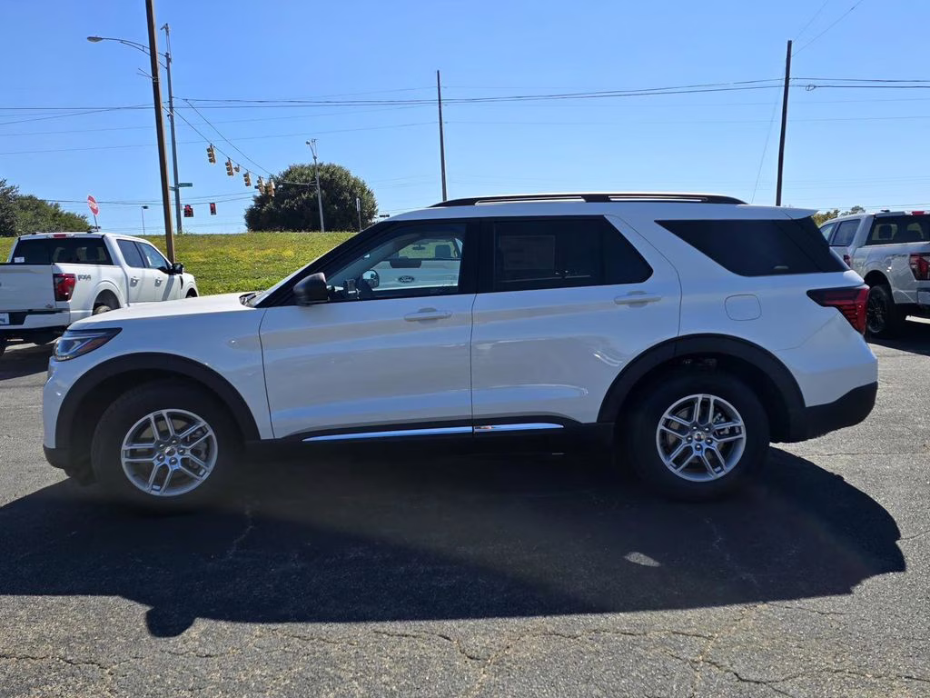 2025 Star White Metallic Tri-Coat Ford Explorer Active RWD SUV