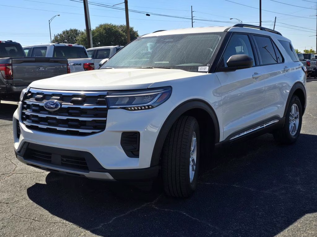 2025 Star White Metallic Tri-Coat Ford Explorer Active RWD SUV