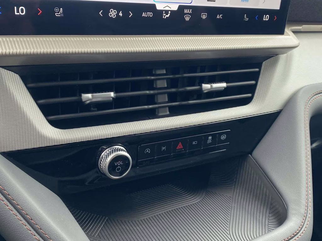 2026 Star White Metallic Tri-Coat Ford Explorer Active RWD SUV