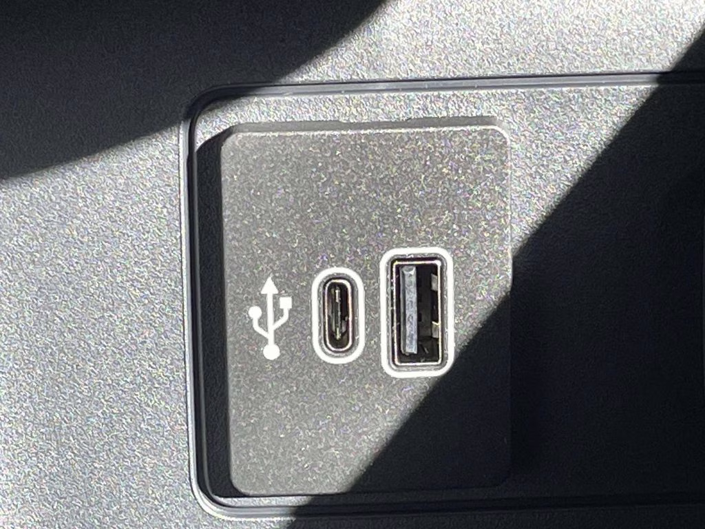 2026 Agate Black Metallic Ford Explorer Active RWD SUV