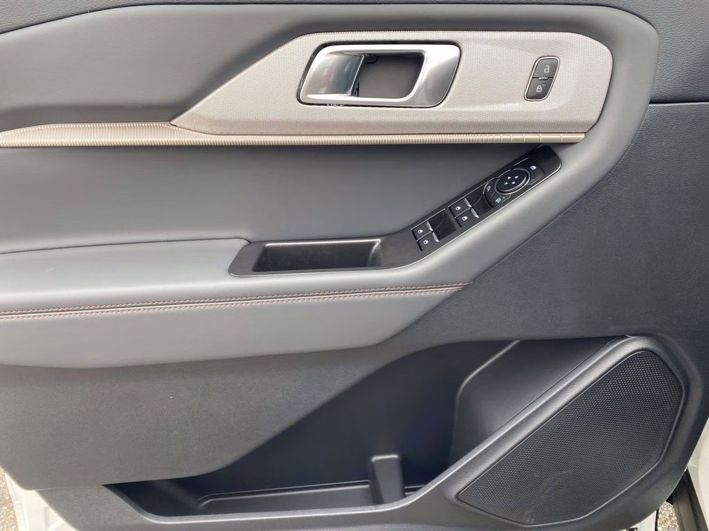 2026 Star White Metallic Tri-Coat Ford Explorer Active RWD SUV