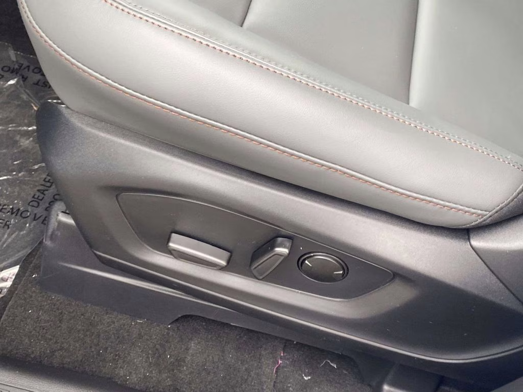 2026 Star White Metallic Tri-Coat Ford Explorer Active RWD SUV