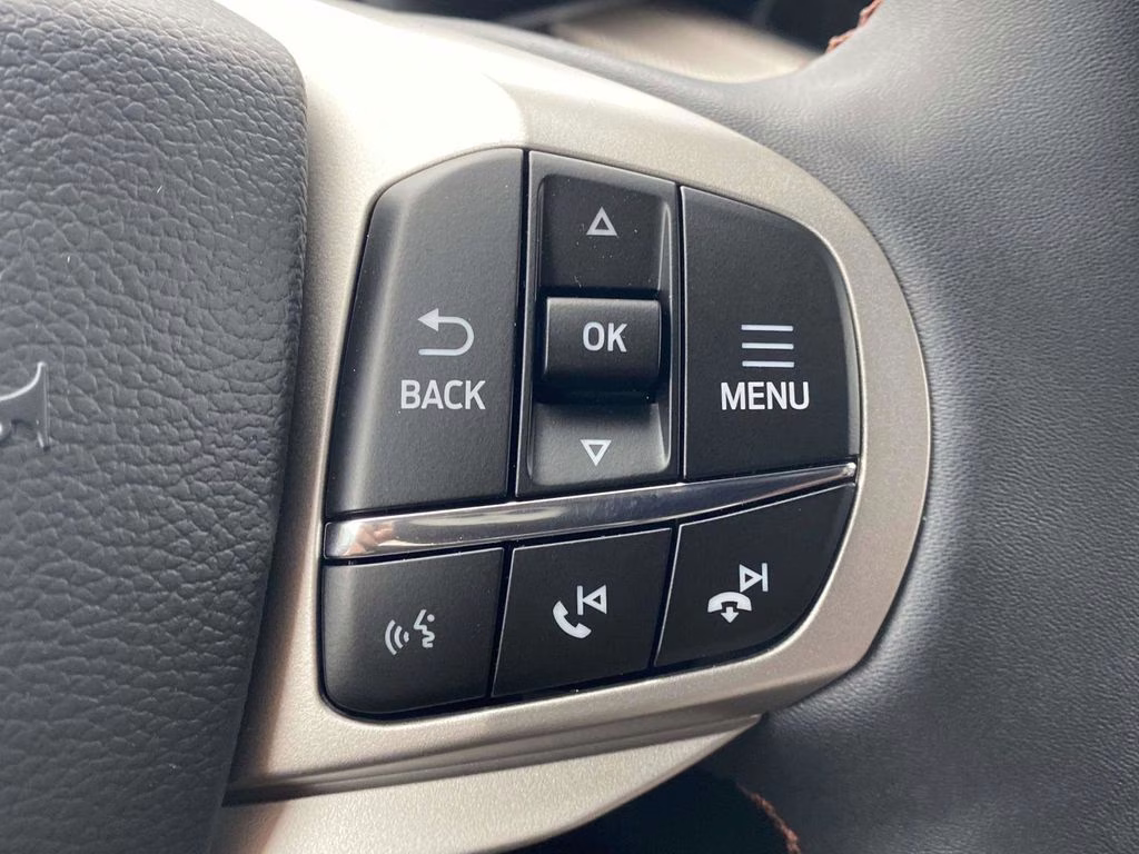 2026 Star White Metallic Tri-Coat Ford Explorer Active RWD SUV