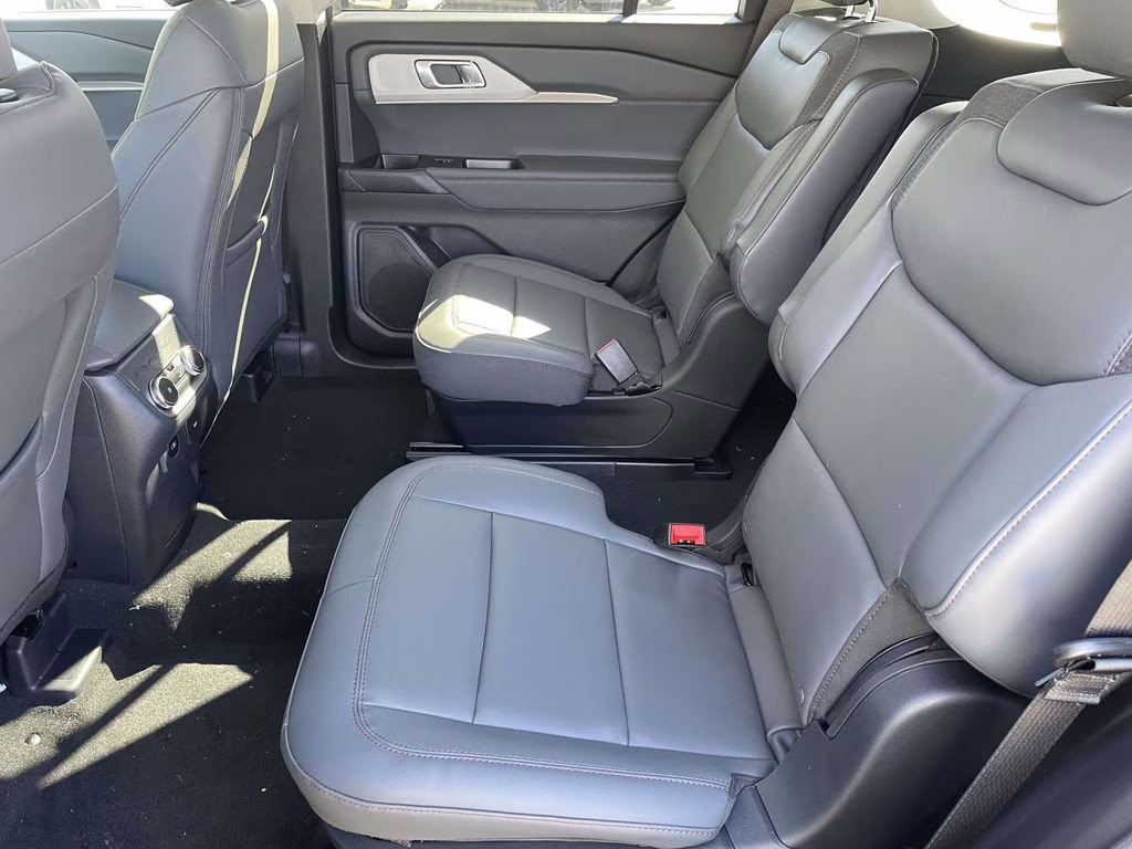 2026 Agate Black Metallic Ford Explorer Active RWD SUV