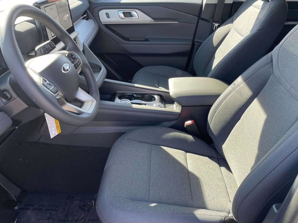 2026 Star White Metallic Tri-Coat Ford Explorer Active RWD SUV