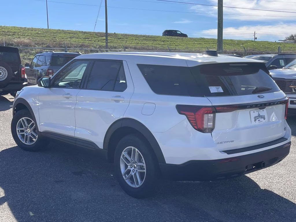 2026 Star White Metallic Tri-Coat Ford Explorer Active RWD SUV