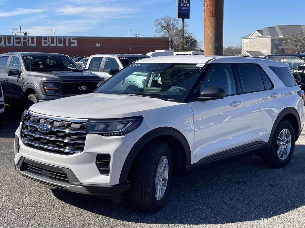 2026 Star White Metallic Tri-Coat Ford Explorer Active RWD SUV