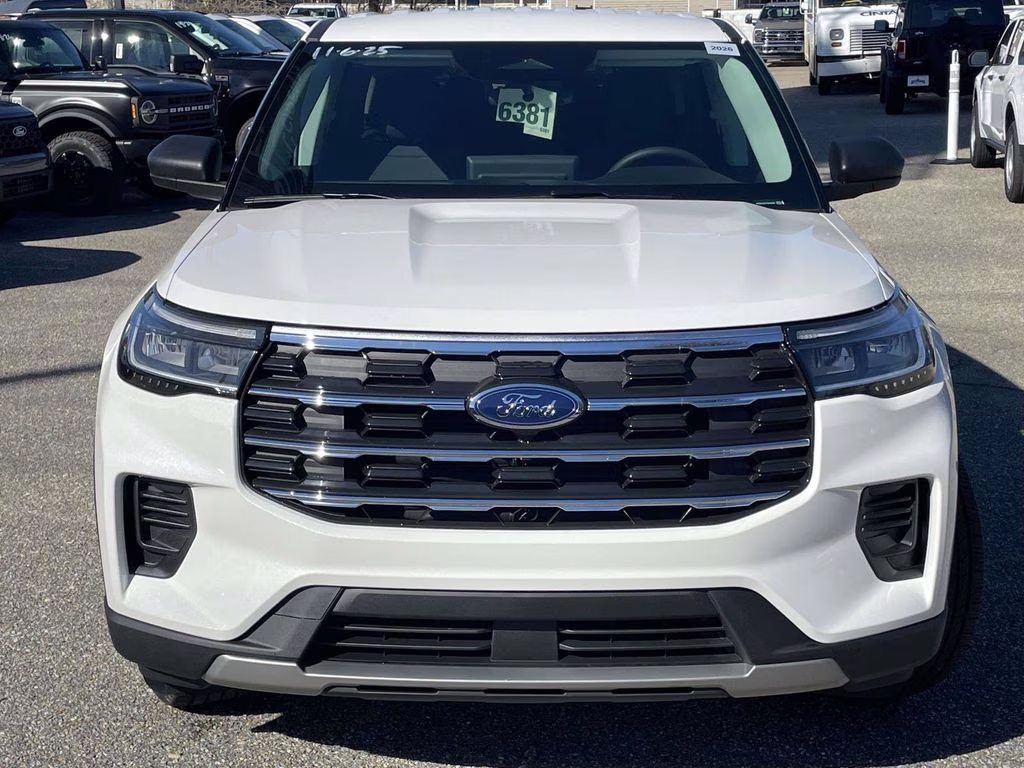 2026 Star White Metallic Tri-Coat Ford Explorer Active RWD SUV